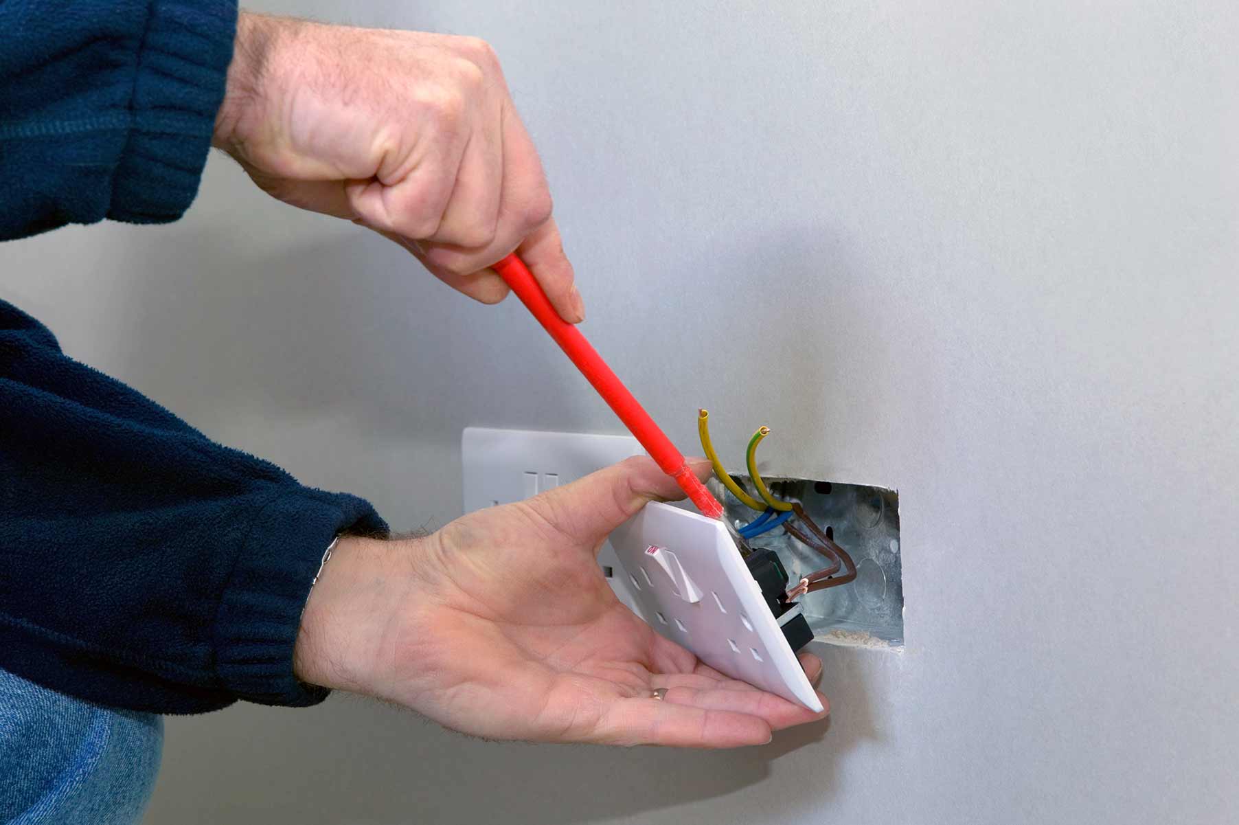 Our electricians can install plug sockets for domestic and commercial proeprties in Plymouth and the local area. 